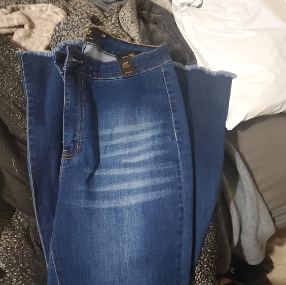 Beautiful pair of new L&b jeans size 14 sold as is - Picture 5 of 5